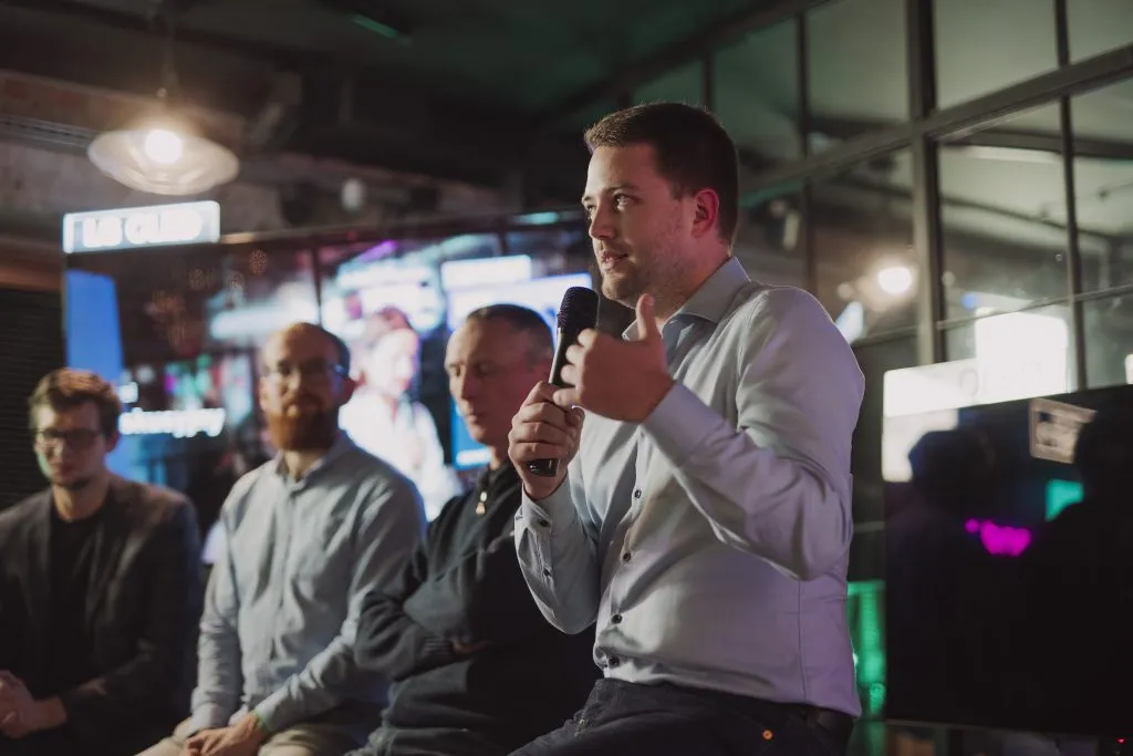 Networking podczas meetupu PlentiPartners